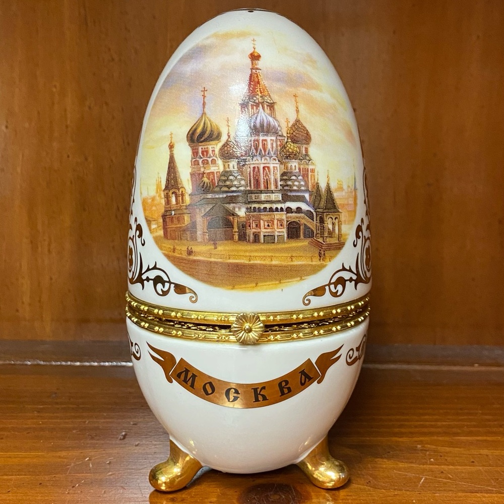 White and Gold Decorative Egg trinket holder with Moscow Design